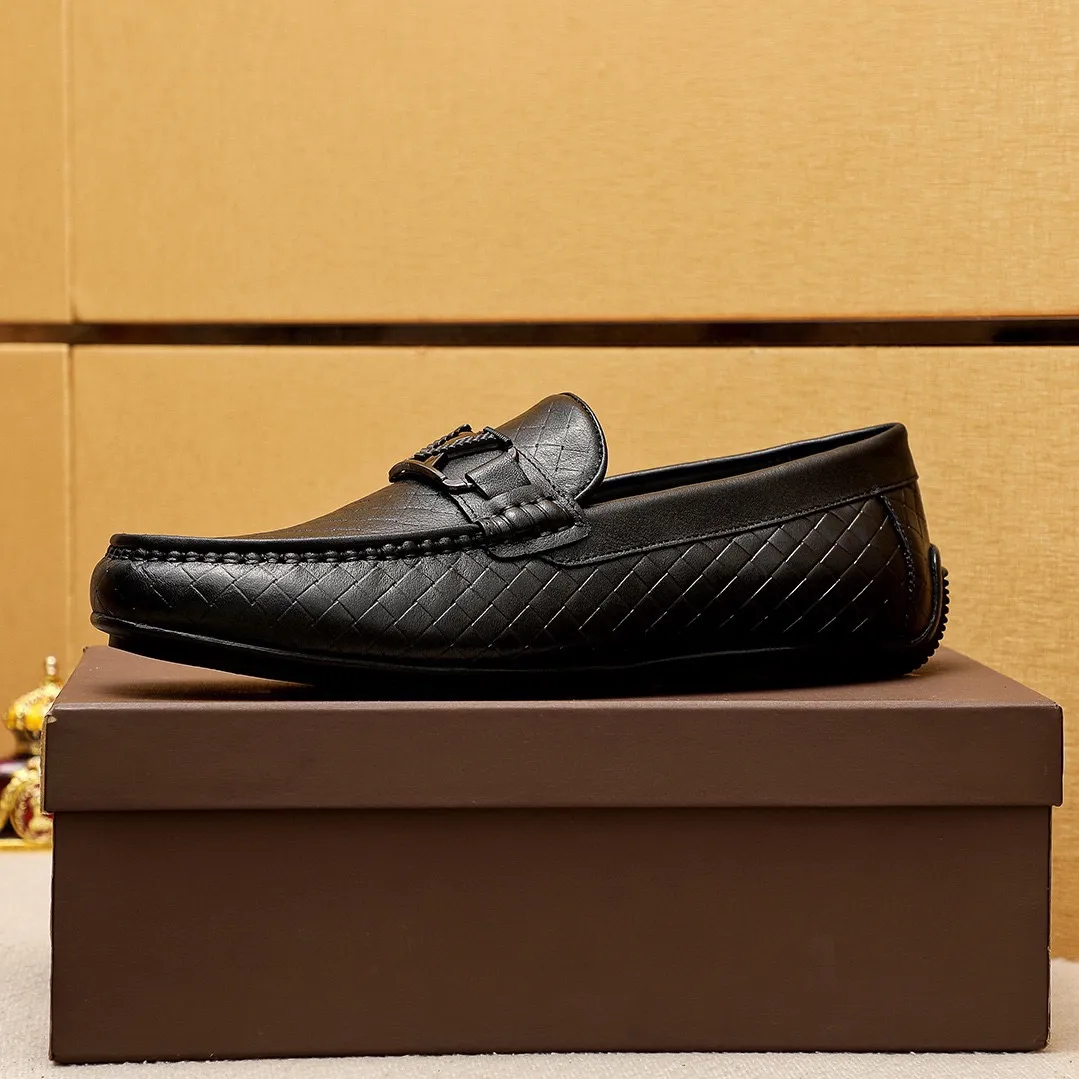 Men's Men's Shoes 💰: 420 💐BV Men's Slip-on Shoes® [BOTTEGA VENETA] Official website counter new model, one-to-one mold opening ⚠Italian calfskin embossed ➕Cow 🐂 leather lining. Driving slip-ons, available at counters, sizes 39-44 (38.45🉑️customized)